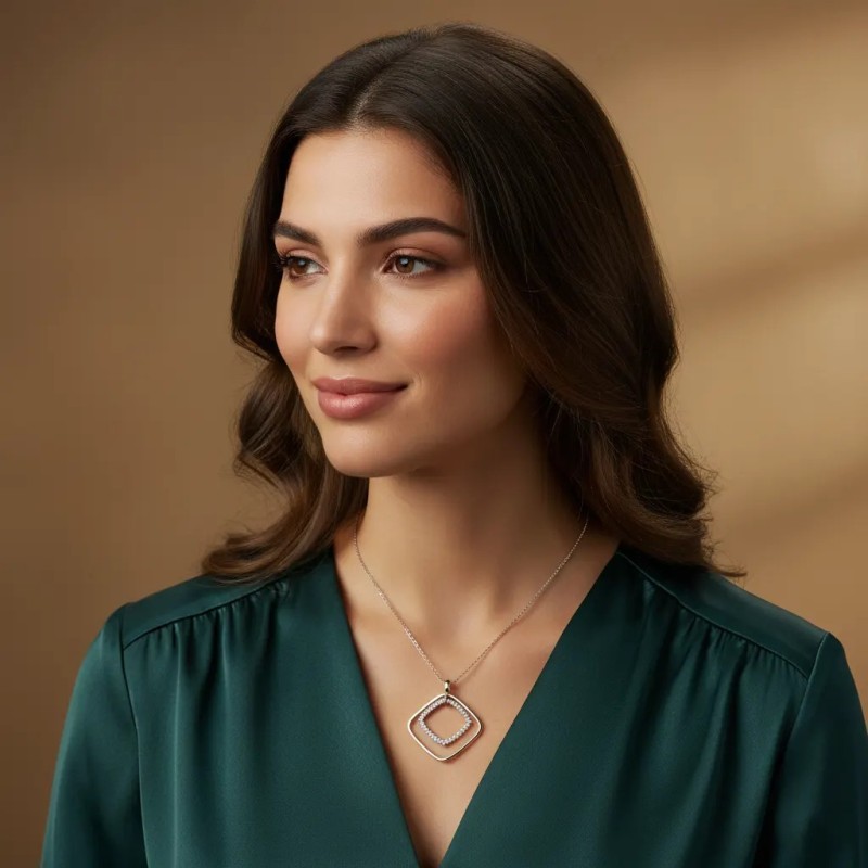 Ciondolo Due Quadrati Concentrici Oro Bianco 18kt con Zirconi | 3,5cm