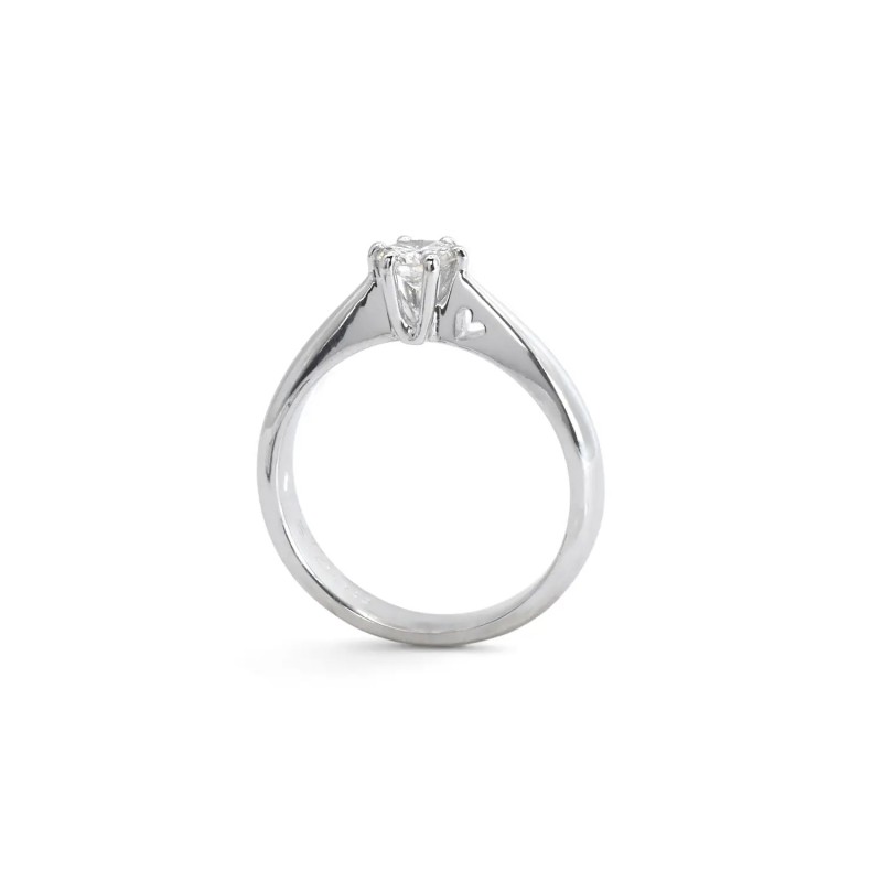 Six-pointed solitaire ring in 0.42 ct white gold