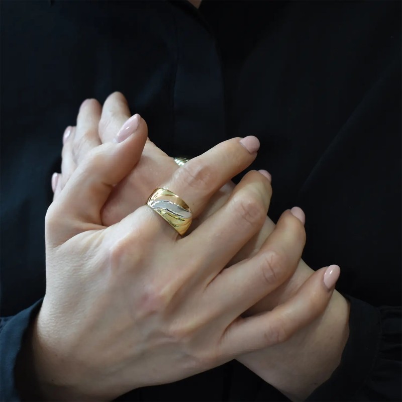 Anillo de banda tricolor de oro de 18 kt