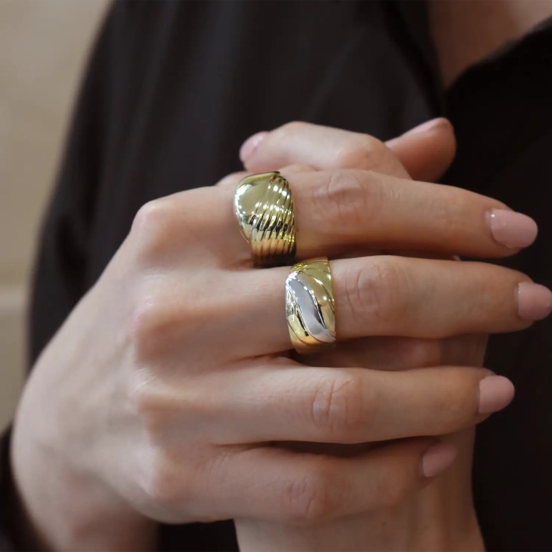 18kt Yellow Gold Wavy and Smooth Ring
