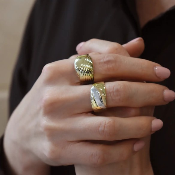 18kt Yellow Gold Wavy and Smooth Ring