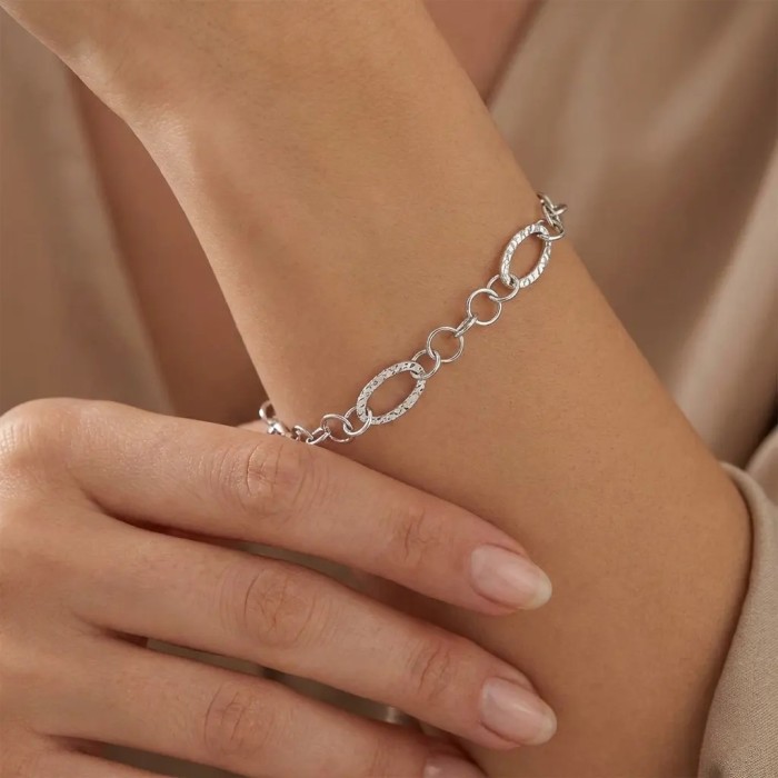 Armband aus 18-karätigem Weißgold mit ovalen Diamanten | 18 cm 2