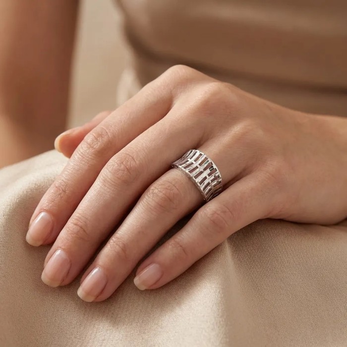 18kt White Gold Band Ring 2