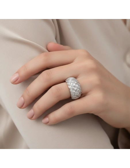 Gewölbter Ring aus 18-karätigem Weißgold mit Zirkonia