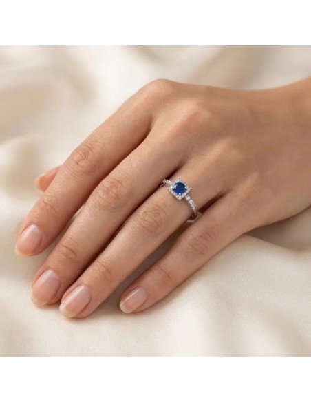 18kt White Gold Solitaire Ring with Blue Sapphire and Zirconia