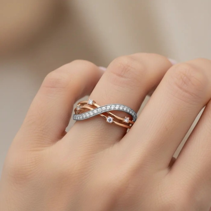 Two-Tone Ring in 18kt Rose and White Gold with 0.31 ct Diamonds 2