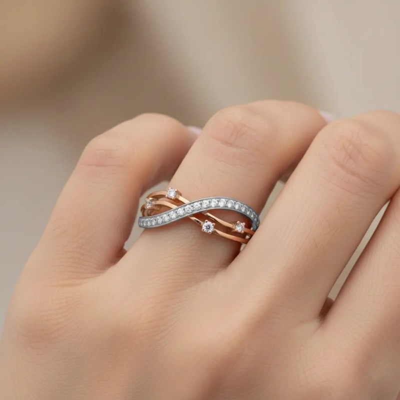 Anillo bicolor en oro rosa y blanco de 18 kt con diamantes de 0,31 ct