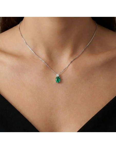 18kt White Gold Choker Necklace with Oval Emerald and Diamond