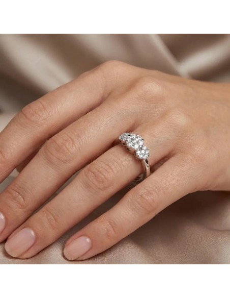 Ring aus 18-karätigem Weißgold mit drei Elementen in „magischen“ Diamanten (0,38 ct).