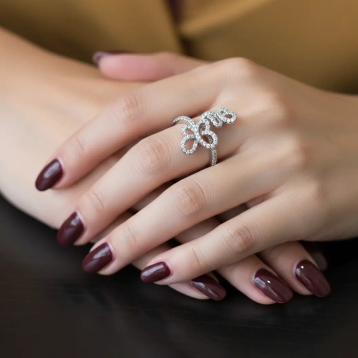 Contrarié Schmetterlingsring aus 18-karätigem Weißgold mit 1,45 ct Diamanten 2