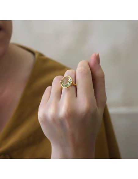 Ring aus 18-karätigem Gelbgold mit brillantgrünem Quarz und Diamanten