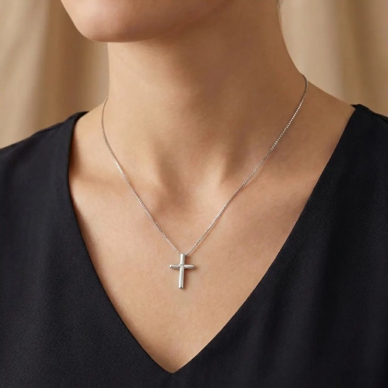 Choker-Halskette aus 18-karätigem Weißgold mit Kreuz und Diamanten