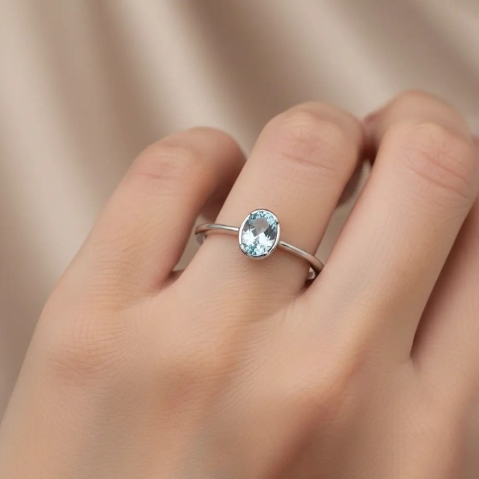 Solitärring aus 18-karätigem Weißgold mit ovalem Aquamarin (0,50 ct) 2