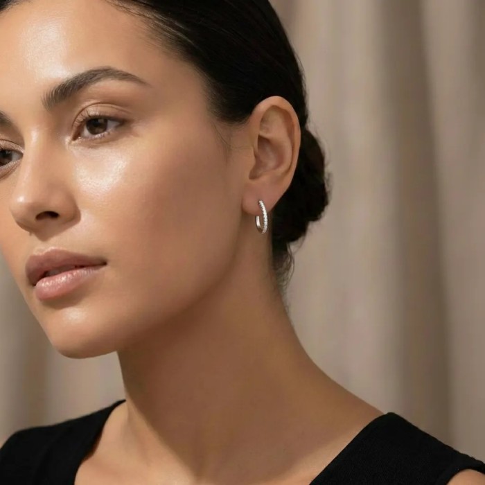 Pendientes de oro blanco de 18 kt con diamantes de talla brillante de 0,10 ct 2