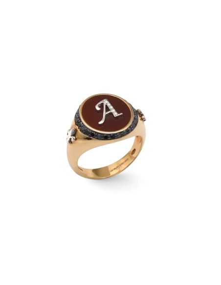 Anillo de sello de oro rosa con cornalina, letra "A" en diamantes y diamantes negros.