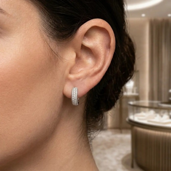 Ovale Ohrringe aus Weißgold und Diamantpavé 2