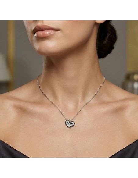 Collar con colgante de corazón en oro blanco de 18 kt con diamantes blancos y negros