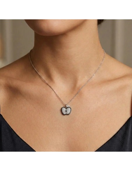 Collar con colgante "Manzana" de oro blanco de 18 kt con diamantes blancos y negros