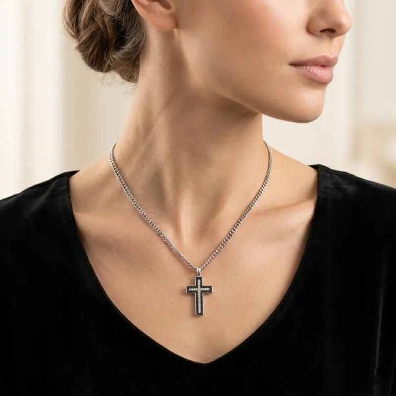 Collar unisex de oro blanco de 18 kt con cadena Groumette y cruz con diamantes blancos y negros