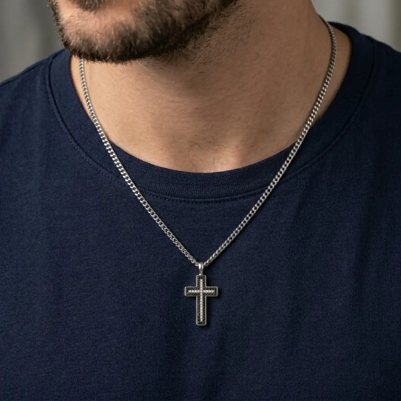 Collar unisex de oro blanco de 18 kt con cadena Groumette y cruz con diamantes blancos y negros