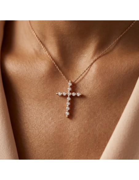 Collana con Pendente a Croce in Oro Giallo 18kt e Diamanti 0,33 ct