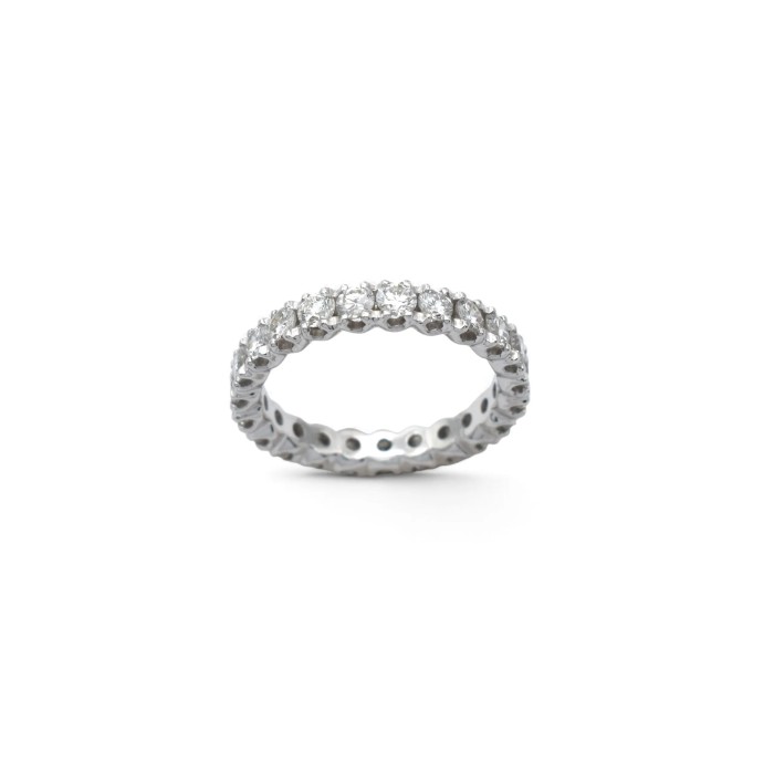 18kt White Gold "Vera a Giro" Eternity Ring with 1.68 ct Diamonds