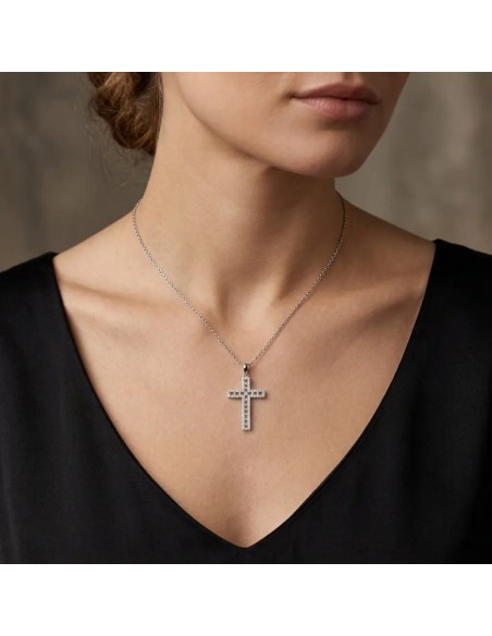 Collar con colgante de cruz "Luz Geométrica" ​​en oro blanco de 18 kt y diamantes de 0,56 ct.