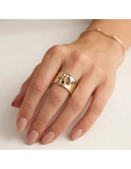 Anillo "Royal Bloom" en oro amarillo de 18 kt con rubí marquesa y zafiros