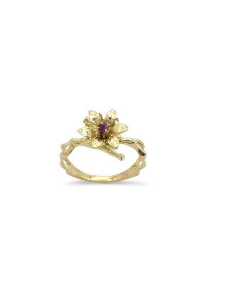Anillo "Nature's Twist" en oro amarillo de 18 kt con flor de rubí