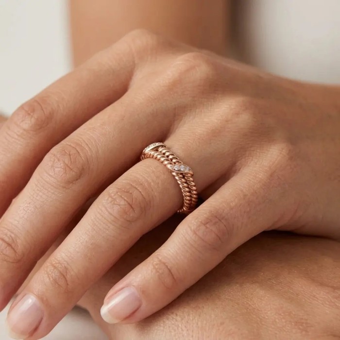 Sinuous Ring in 18kt Rose Gold with 0.10ct Diamonds | Stella Maris 2