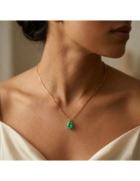 Halskette mit Anhänger „Tropfen der Natur“ aus 18-karätigem Gelbgold und einem 1,85 ct Smaragd