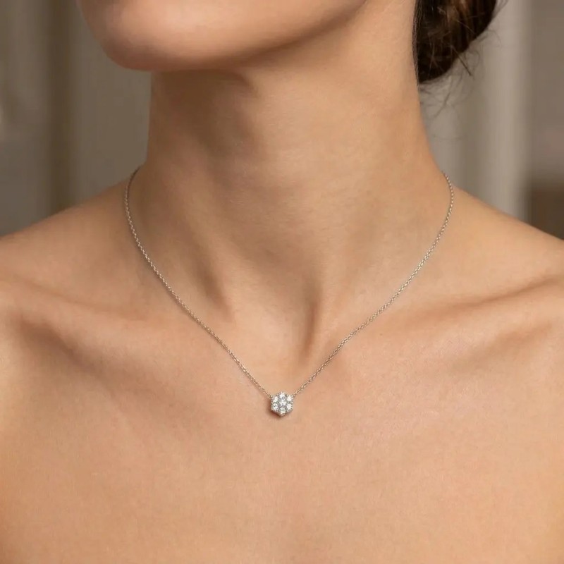 White gold chain with magic model center ct.0.35