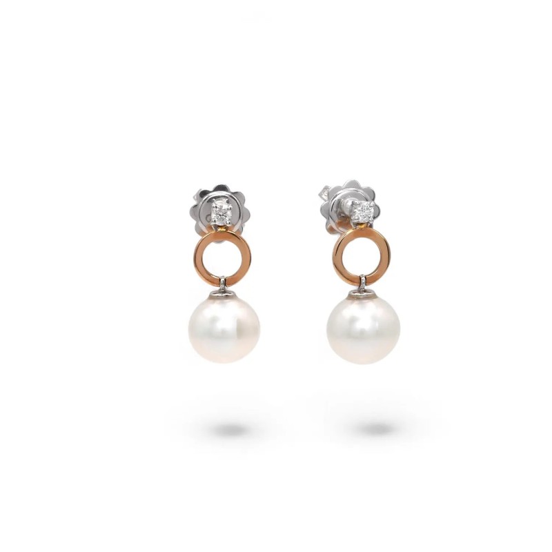 Pendientes bicolor de oro de 18 quilates con perlas cultivadas y diamantes de 0,11 quilates.