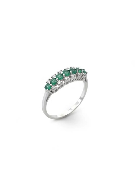 Anillo de eternidad "Armonía Verde" en oro blanco de 18 quilates con esmeraldas y diamantes.
