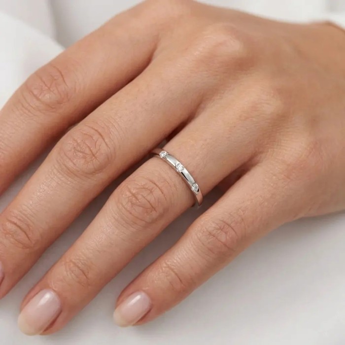 Anello Minimal "Stardust" in Oro Bianco 18kt con Diamanti 2