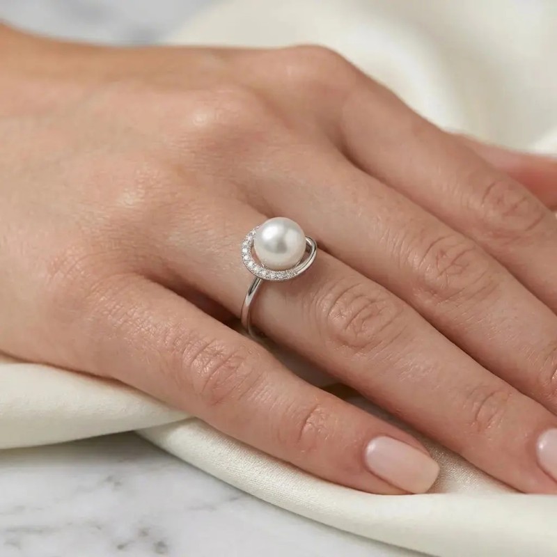Anello "Pearl Dew" in Oro Bianco 18kt con Perla Coltivata e Diamanti