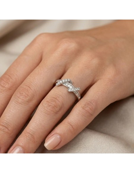 Anello "Shining Cross" in Oro Bianco 18kt con Diamanti Baguette e Brillanti 0,73 ct