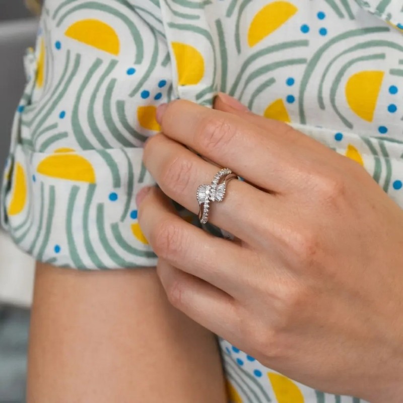 Ring „Diamantfächer“ aus 18-karätigem Weißgold mit 0,43 ct Diamanten und Baguetteschliff