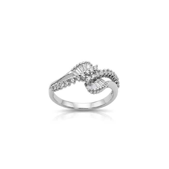"Diamond Fan" Ring in 18kt White Gold with 0.43 ct Diamonds and Baguettes