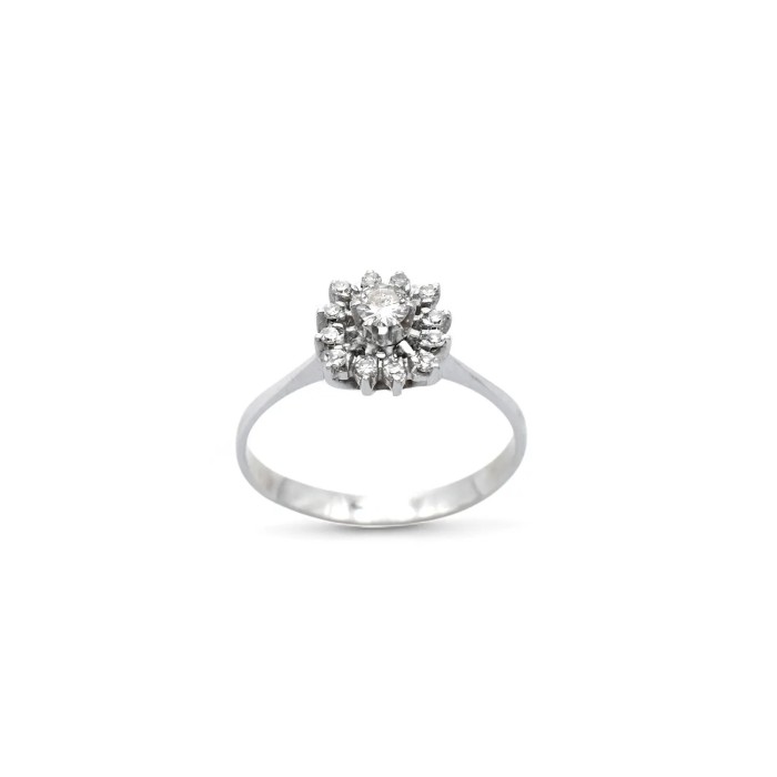 Anillo "Royal Bloom" en oro blanco de 18 quilates con roseta de diamantes de 0,23 ct.