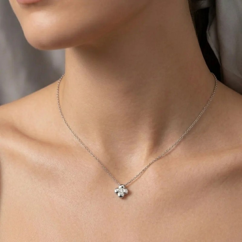 "Lucky Bloom" Necklace in 18kt White Gold with Four-Leaf Clover and Diamond