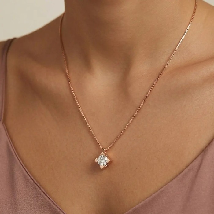 "Rose Radiance" Pendant Necklace in 18kt Rose Gold with 0.63 ct Diamond 2