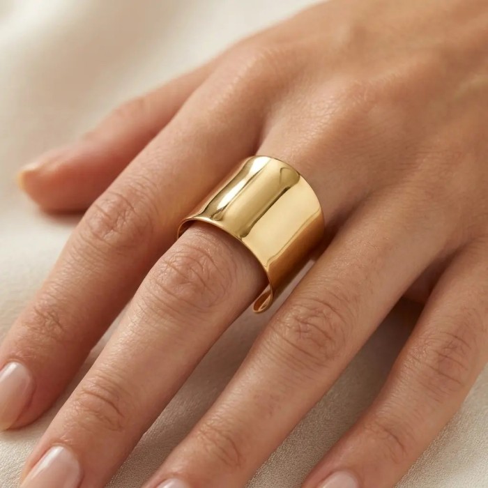 Anillo de alta gama "Golden Cuff" en oro amarillo de 18 quilates - Diseño abierto 2