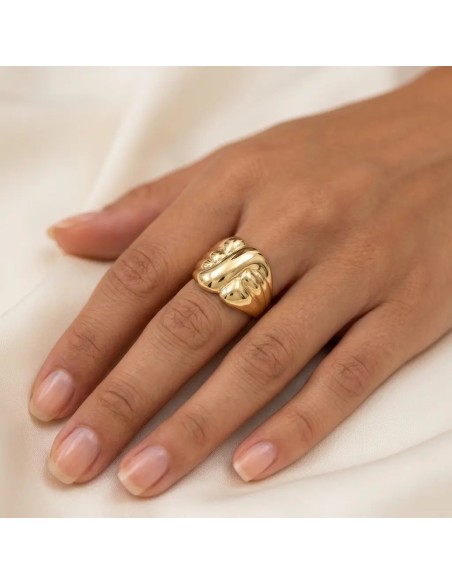 18-karätiger Gelbgoldring „Ribbon Wave“ mit gewölbtem Band