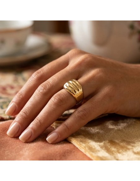 Anillo con cruz pulida de oro amarillo de 18 quilates | Stella Maris