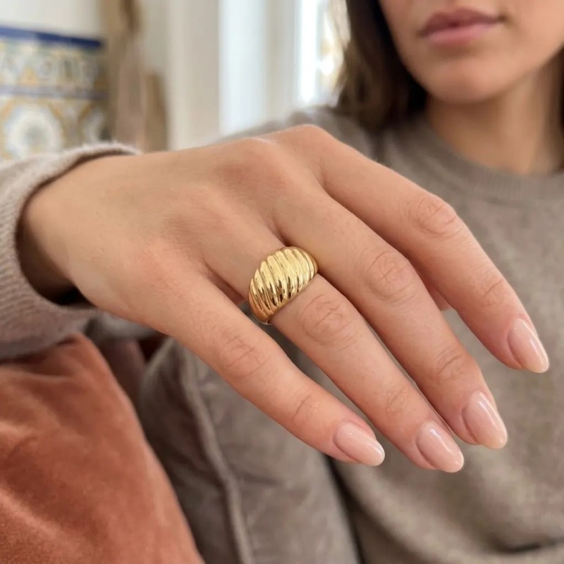 "Sinuous Waves" Band Ring in 18kt Yellow Gold