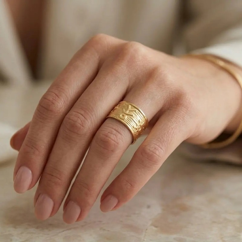 Anillo abierto de oro amarillo de 18 quilates - Diseño Naïf