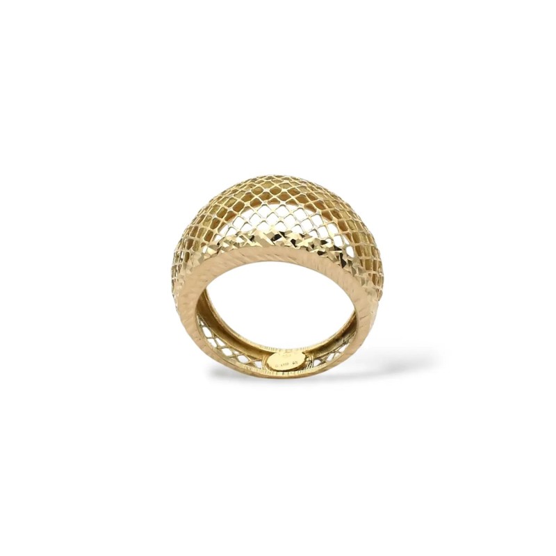 Anillo con diseño de malla dorada en oro amarillo de 18 quilates.