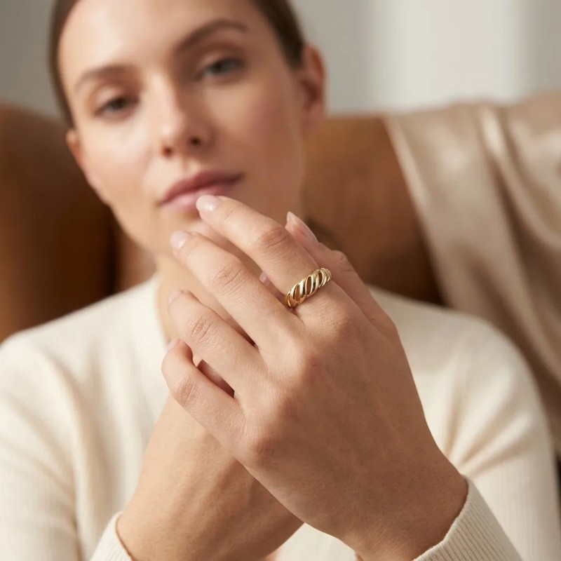 Anello "Twist Glow" in Oro Giallo 18kt