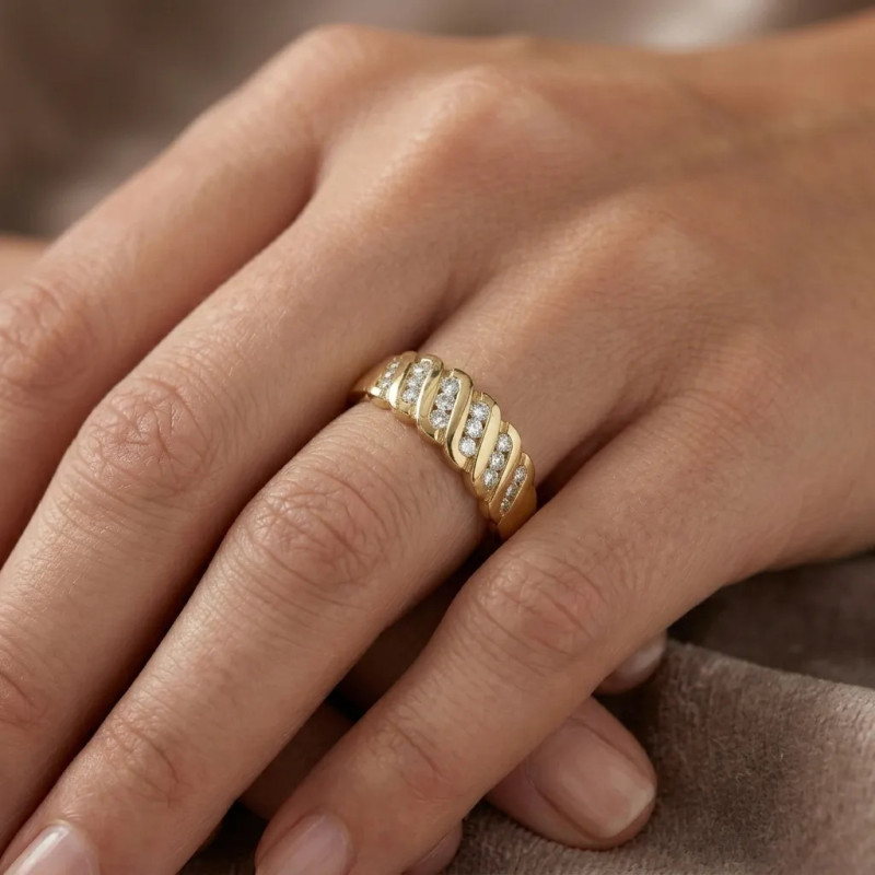 Anello "Onda di Luce" in Oro Giallo 18kt